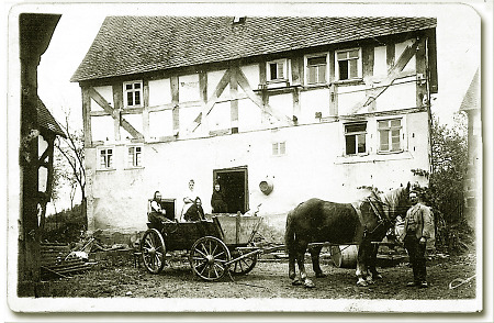 Vorbereitung zur Ausfahrt mit dem Pferdegespann in Reimershausen, 1924