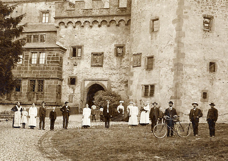 Bewohner und Personal von Schloss Eisenbach, um 1907 (Ausschnitt)