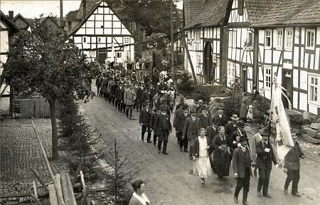 Umzug beim Schützenfest in Wetterburg, 1927