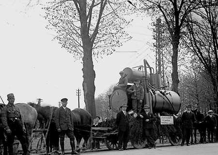Transport eines Kessels der Firma Lambion in Wetterburg, 1. Mai 1939
