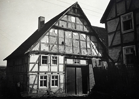Niedersachsenhaus mit Schnitzwerk in Külte, um 1935-1938
