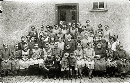 Belegschaft der Zigarrenfabrik I. B. Noll in Burkhardsfelden, 1932