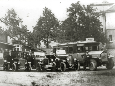 Der Autoverleih Albert Kahn in Auerbach, um 1928