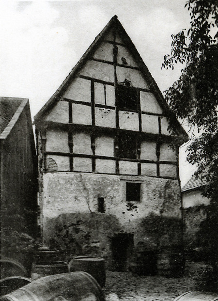 Das Fruchthaus des Deutschen Ordens in Fritzlar von der Hofseite, um 1867
