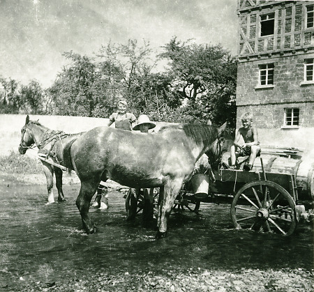 Vor der neuen Mühle in Roth, 1949-1951