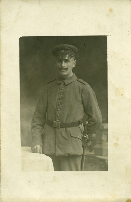 Atelieraufnahme eines Soldaten aus Marburg, 1914-1918