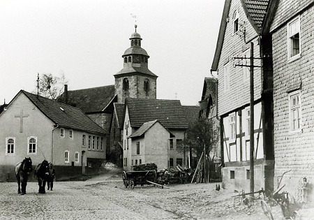 Die Bahnhofstraße in Niederaula, nach 1954