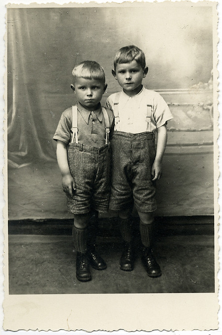 Zwei Brüder aus Niederaula, um 1940