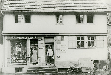 Wohnhaus und Laden in der Bahnhofstraße in Niederaula, vor 1914