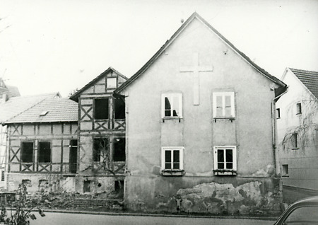 Abriss der ehem. Synagoge mit Judenschule und Lehrerwohnhaus in Niederaula, März 1973