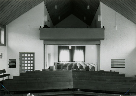 Das Innere der neuen Hattenbacher Kirche nach Westen, um 1970