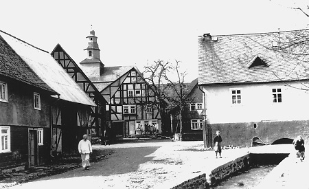Schulgebäude in Oberroßbach, vor 1971