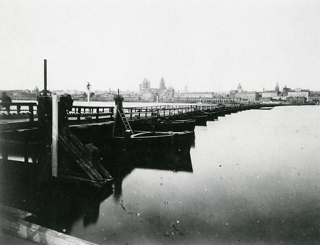 Die Schiffsbrücke über den Rhein bei Mainz, um 1860