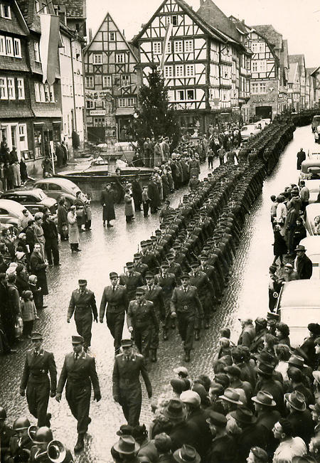 Die Bundeswehr zieht in Fritzlar ein, 14. Dezember 1956