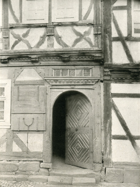 Die Tür des Hauses Södergasse 12 in Allendorf an der Werra, vor 1891