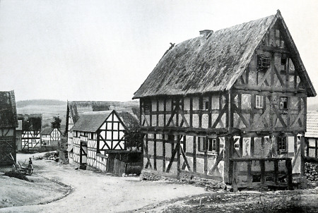 Dorfstraße mit Fachwerkhäusern in Lohra, um 1890