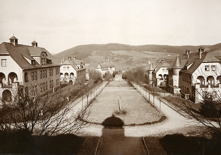Der zentrale Platz der Landes-Heil- und Pflegeanstalt Herborn, um 1925