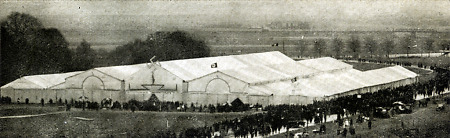 „Hitler-Zelt“ in Kassel für eine Massenkundgebung, 20. April 1932