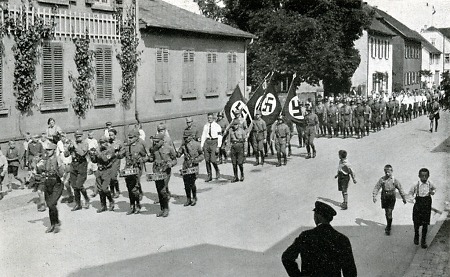 Aufmarsch und Exerzieren des Sturmbanns II/116 in Hungen, 1932?