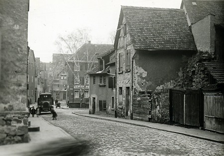 Straße beim Hohbergturm in Bensheim, um 1930