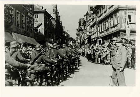 Einmarsch des 6. Kavallerie-Regiments in Bensheim, 1937