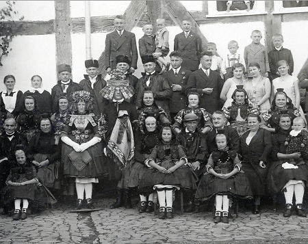 Hochzeit in Obergrenzebach, um 1930