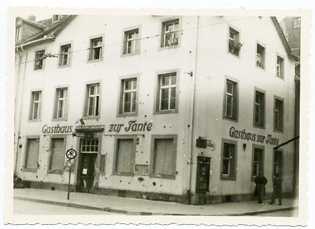 „Gasthaus zur Tante“ in Kassel, Friedrichsplatz 7, Ecke Obere Karlstraße, 1942