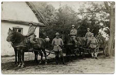 Deutsche Soldaten einer berittenen Einheit in Frankreich, 1941