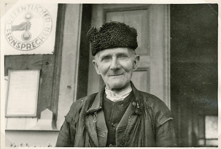 Älterer Mann aus Schrecksbach in Tracht, um 1950