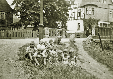 Nachbarkinder der Frankenberger Wilhelmstraße, 1935