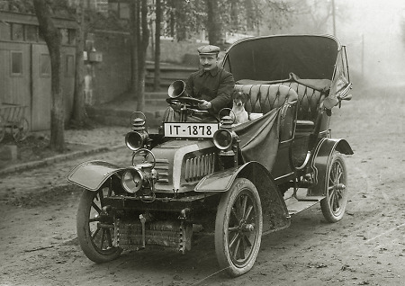 Das erste Auto auf Frankenbergs Straßen, um 1905