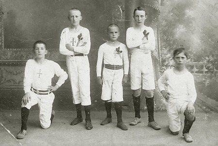 Fünf Frankenberger Turner in Trikots, 1913