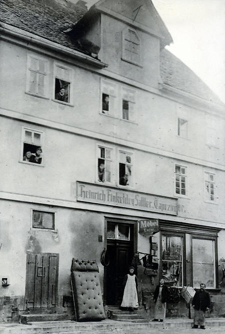 Polsterei in Frankenberg, um 1910