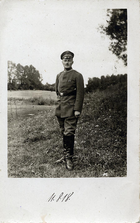 Uniformierter Soldat des Deutschen Heeres, 11. August 1918