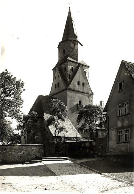 Kirche in Heuchelheim, um 1900