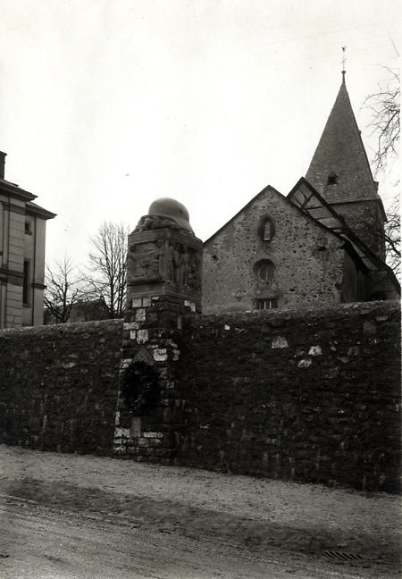 Das Kriegerdenkmal in Kirch-Göns, um 1920-1925