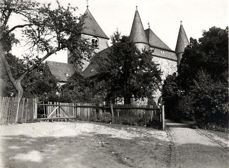Die Pfarrkirche in Großen-Linden, um 1900