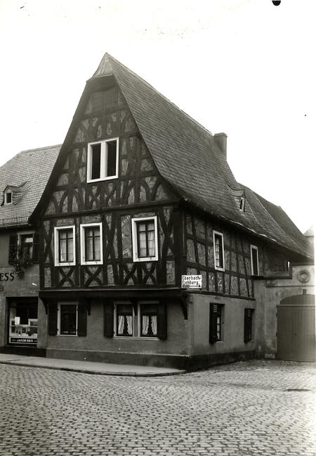 Fachwerkhaus aus dem 16. Jahrhundert in Hattenheim, um 1900