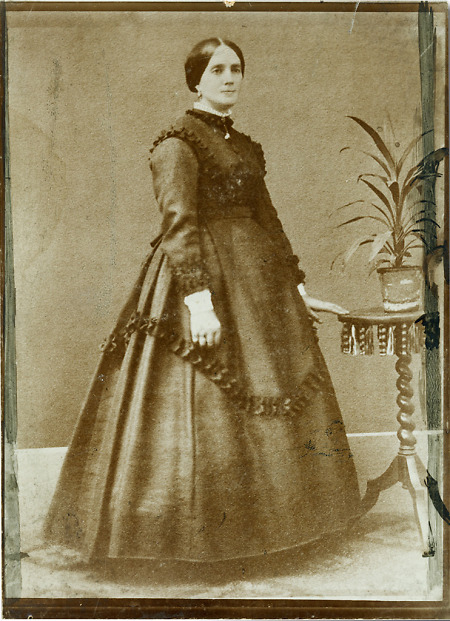 Die Frau des letzten Bürgermeisters der Burggemeinde Gelnhausen, um 1900