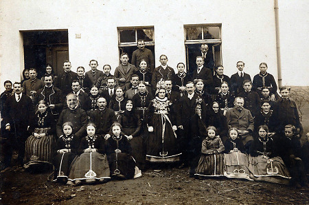 Hochzeitsgesellschaft in Erfurtshausen, um 1905