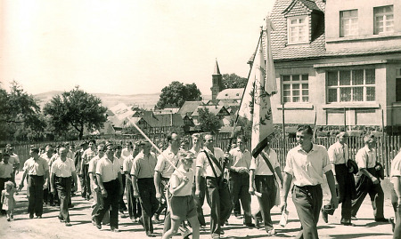 Umzug beim Sängerfest in Dreihausen, 1950er Jahre