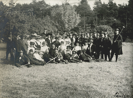 Der Vogelsberger-Höhen-Club bei einer Wanderung beim Forsthaus Glaubzahl, 1911