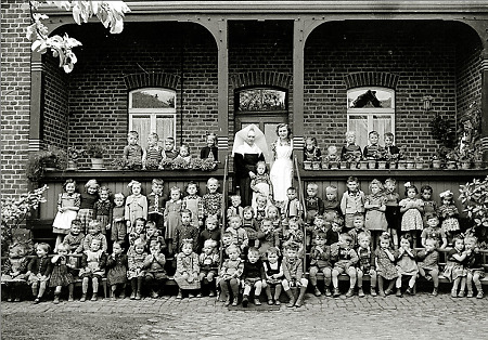 Kirchlicher Kindergarten in Mardorf, um 1957