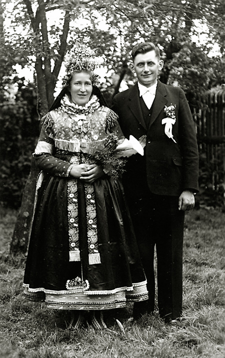 Brautpaar in Mardorf in Tracht, 1950