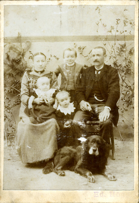 Uhrmacher aus Niedernhausen mit Familie, um 1898