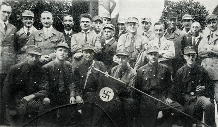 Die Marburger Teilnehmer auf dem Reichsparteitag der NSDAP in Weimar, 1926