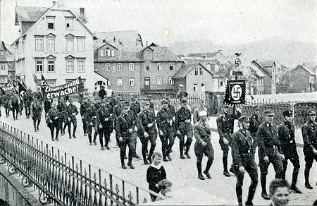 Aufmarsch der SA beim „Nationalsozialistischen Hessentag“ in Marburg, 28. April 1928
