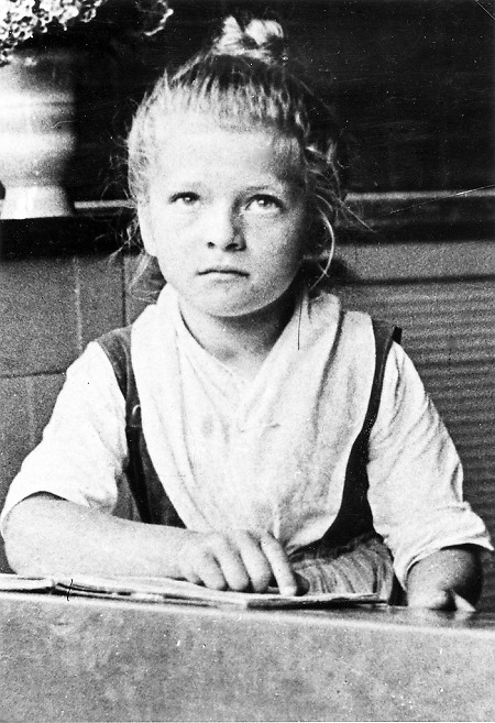Schülerin in Hachborn, 1931