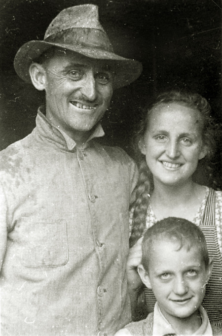 Vater mit Tochter und Sohn in Hachborn, 1930er Jahre?