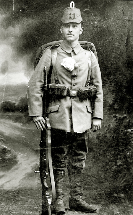 Junger Mann aus Dreihausen als Soldat bei den Marburger 11er Jägern, vor 1914